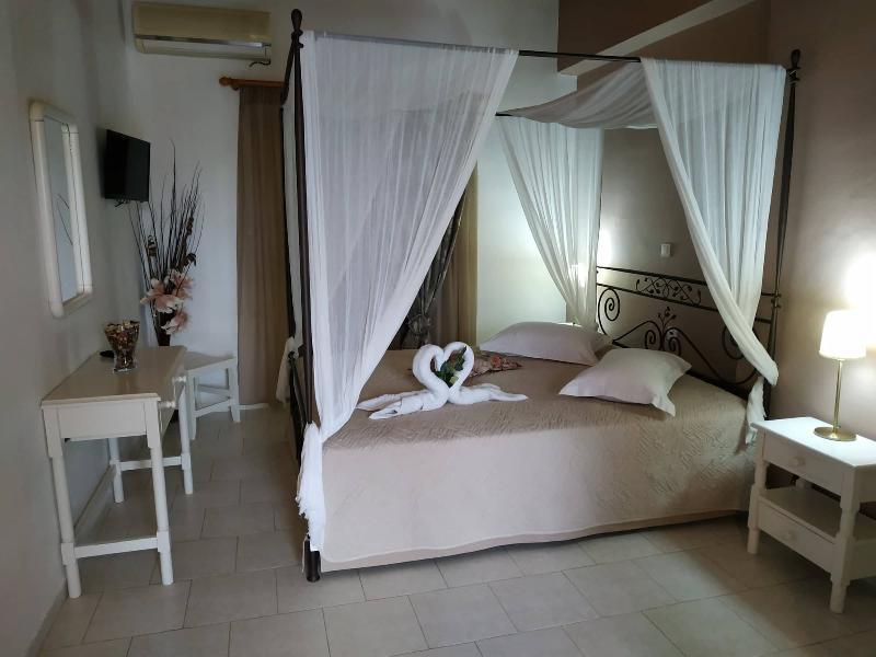 Eleni'S Garden & Castello Suites Alykanas  Eksteriør billede