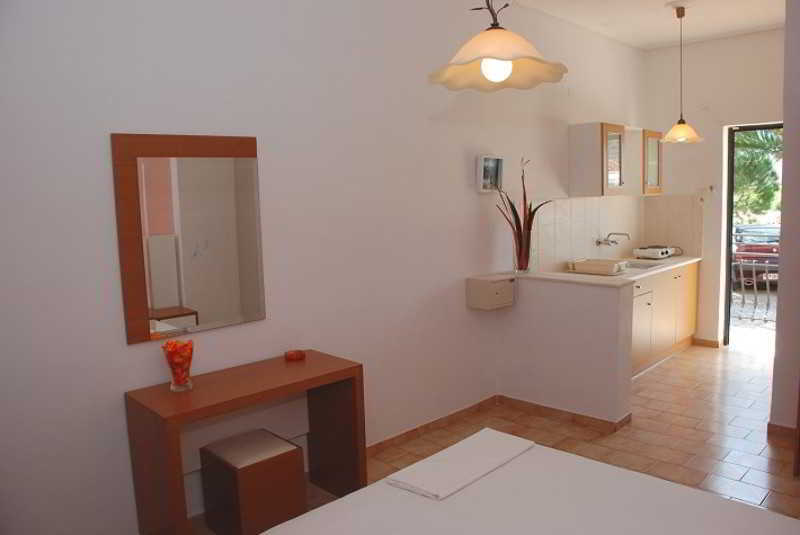 Eleni'S Garden & Castello Suites Alykanas  Eksteriør billede
