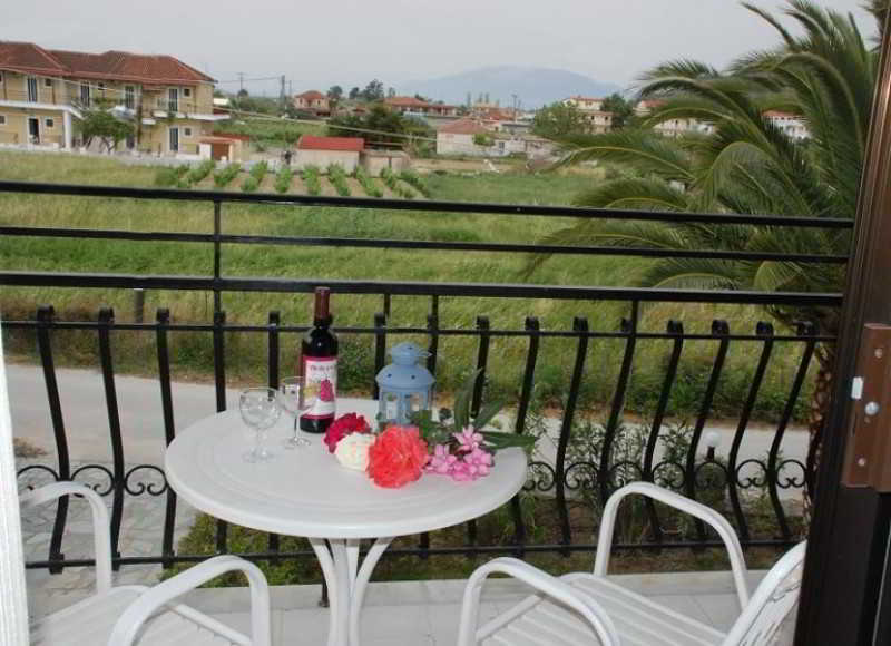 Eleni'S Garden & Castello Suites Alykanas  Eksteriør billede